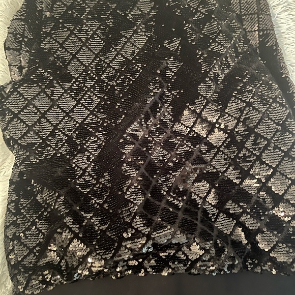 Black, sequin bomber type jacket, size large - Picture 7 of 7